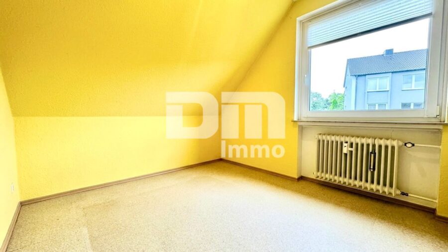 Großzügiges 1-2 Familienhaus mit vielseitigem Nutzungspotenzial und schönem Garten - OG / DG Schlafzimmer / Kinderzimmer